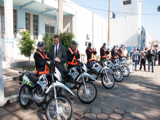García Aresca entregó 6 nuevos motovehículos para Policía de Tránsito 