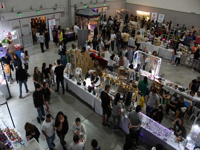Feria de Mujeres Emprendedoras: Día del Amigo