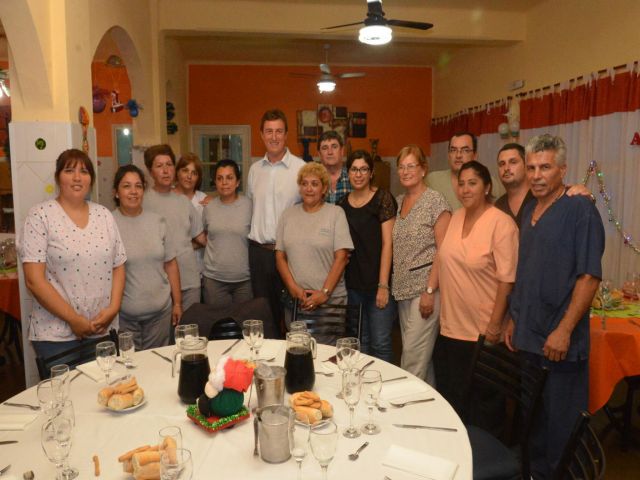 El Hogar Enrique J. Carrá celebró fin de año con el intendente