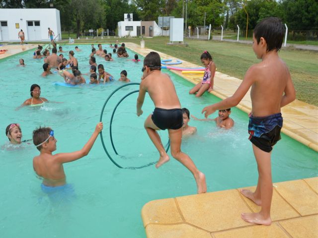 Continúa la Temporada de Verano en el Polideportivo Municipal 