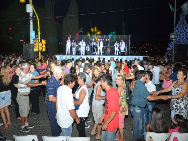 El Centro Cívico fue escenario de una nueva noche del Paseo Peatonal 2016