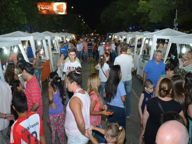 El Centro Cívico fue escenario de una nueva noche del Paseo Peatonal 2016