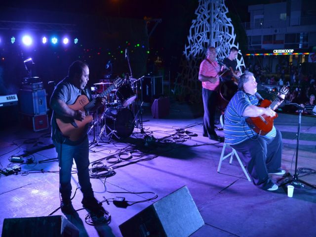 Una gran cantidad de vecinos disfrutaron de una nueva noche de La Peatonal