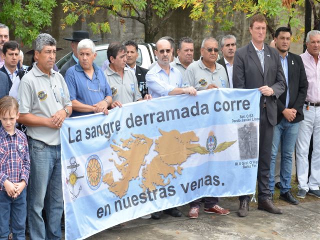 Homenaje en el 34º aniversario de la gesta de Malvinas