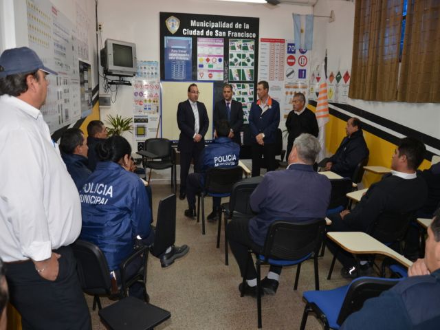 Dotan de más equipamiento a la Policía Municipal