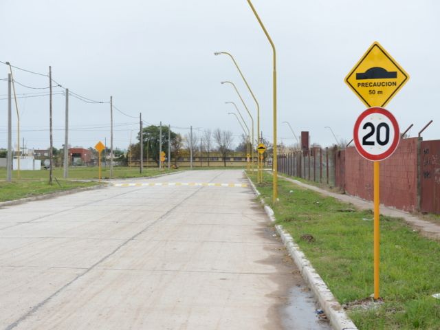 García Aresca inauguró la pavimentación de avenida Trigueros