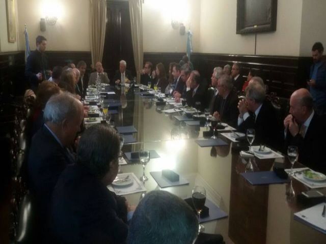 García Aresca firmó el convenio que garantiza la continuidad del Cusf