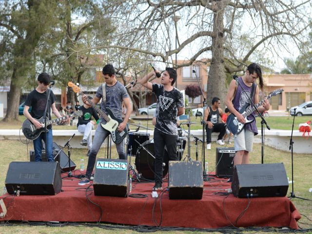 El Llenate Recargado de Rock vibró en la plaza 1º de Mayo