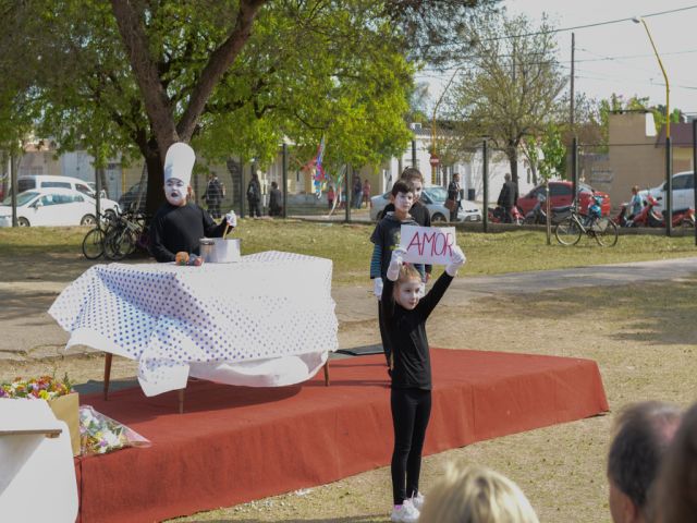 García Aresca presente en los actos por el día del Maestro