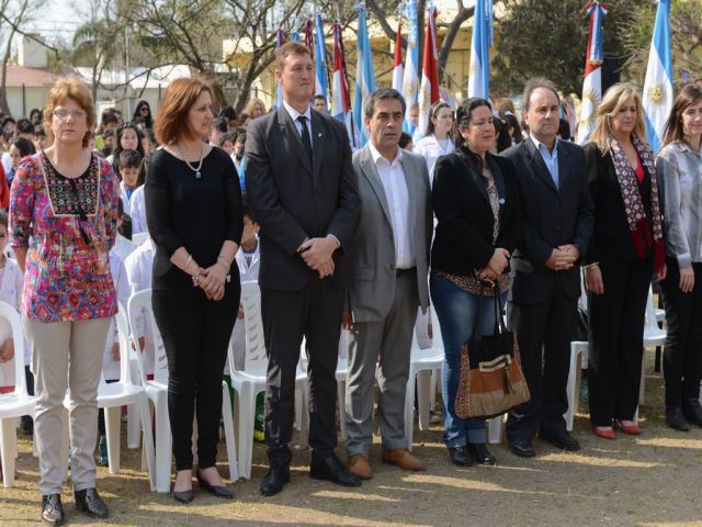 García Aresca presente en los actos por el día del Maestro