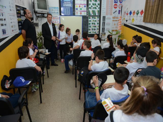 Alumnos de la escuela Río Negro visitaron dependencias de la Policía Municipal