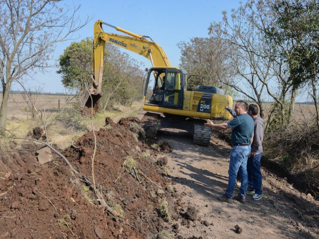 Con nueva maquinaria, el municipio realizó trabajos en Plaza San Francisco