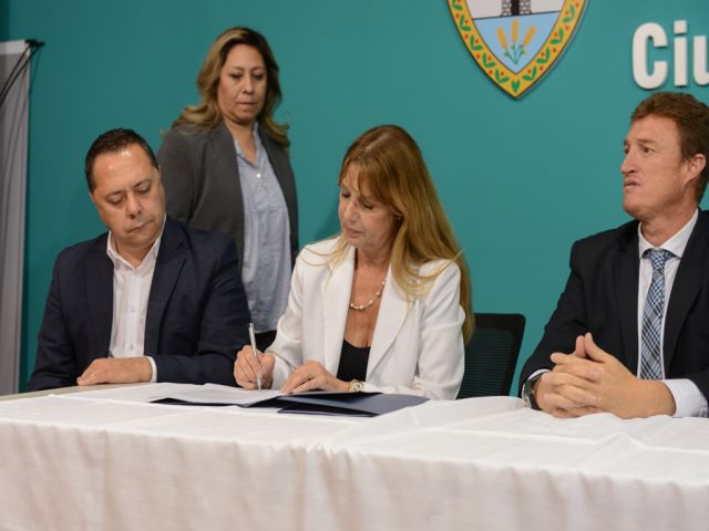 Se firmó el contrato para la obra Desagües Pluviales de la Cuenca Avellaneda