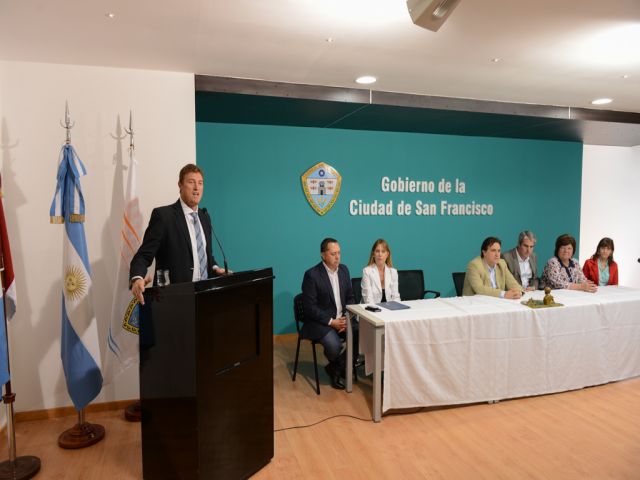 Se firmó el contrato para la obra Desagües Pluviales de la Cuenca Avellaneda