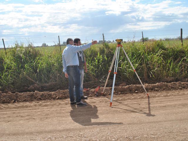 Continúan las obras de alteo y canalización de Av. de los Inmigrantes 