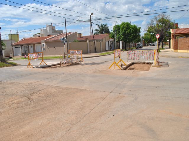 Más bacheos por distintas arterias de la ciudad