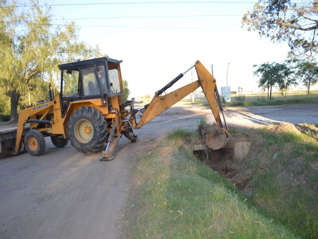 Sigue la limpieza y mantenimiento de canales pluviales en la ciudad