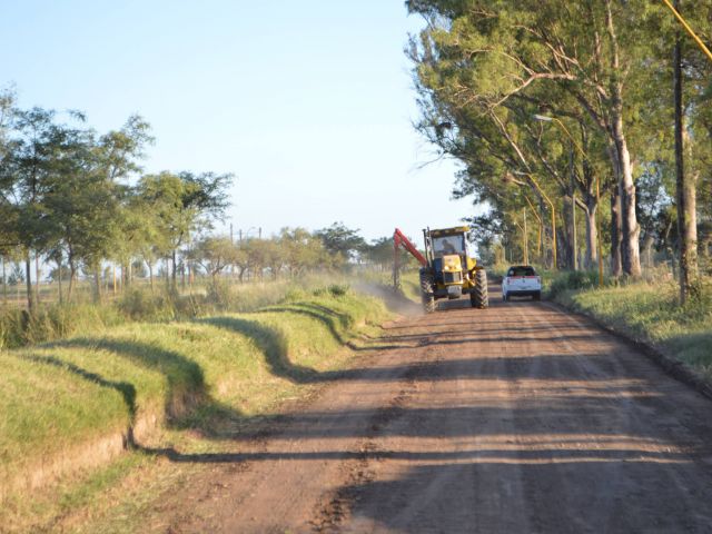 Sigue la limpieza y mantenimiento de canales pluviales en la ciudad