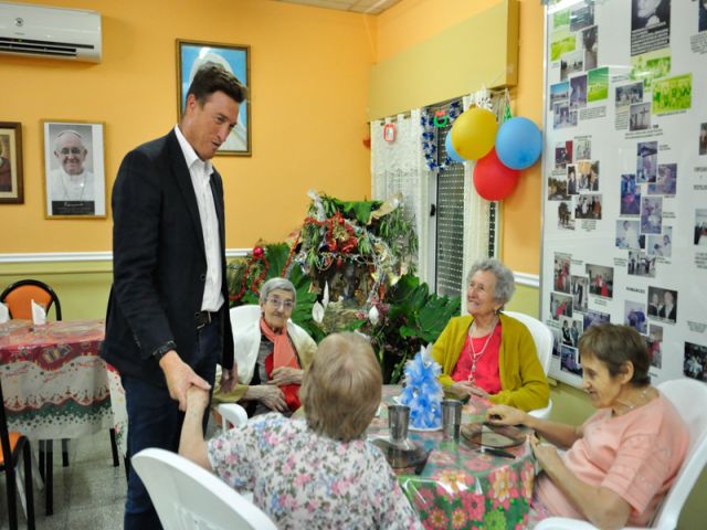 García Aresca despidió el año con los abuelos del hogar Diehl de Sienra