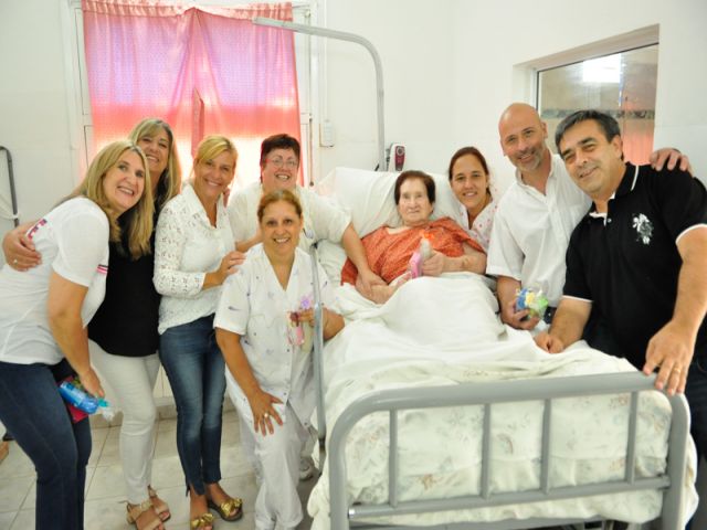 Tradicional desayuno de fin de año en el hogar de ancianos ENRIQUE J. CARRÁ