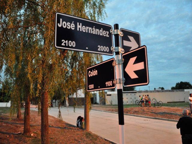 García Aresca inauguró pavimentación cruce de vías de calle Colón 