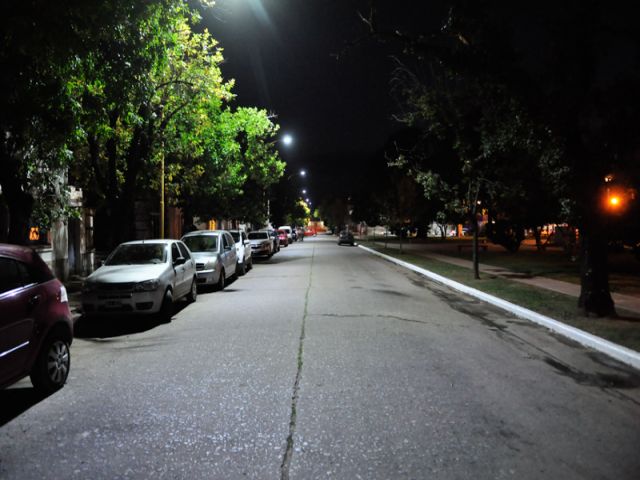 Recambio de luminaria por 18 luces led en barrio Sarmiento