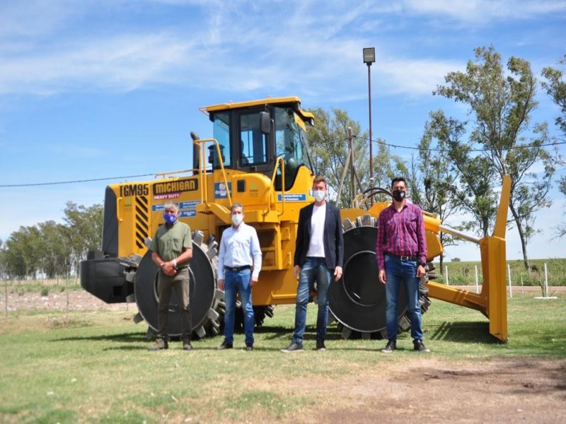 Nueva topadora se suma al parque automotor municipal