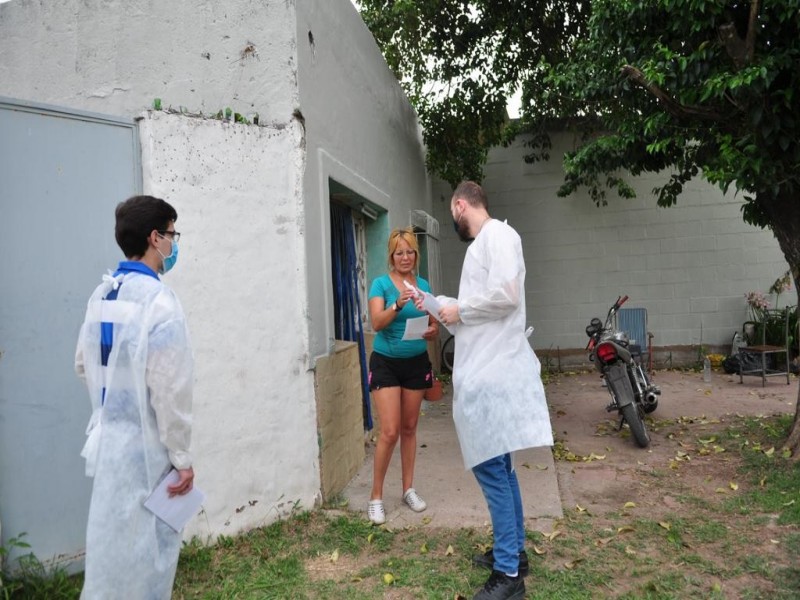 Sigue el descacharreo y la concientización casa por casa