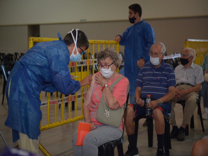 Exitosa jornada de vacunación contra el coronavirus a mayores de 70 años