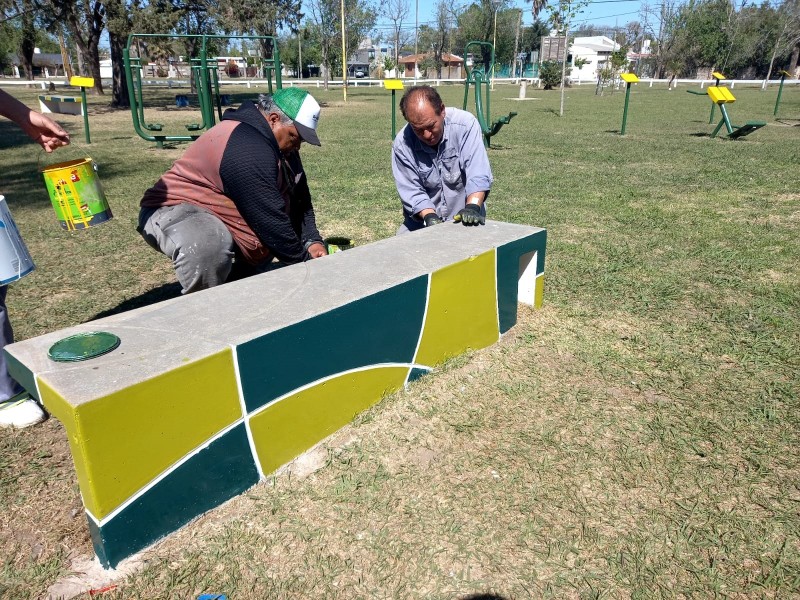 El municipio continúa con la refuncionalización y mantenimiento de espacios verdes