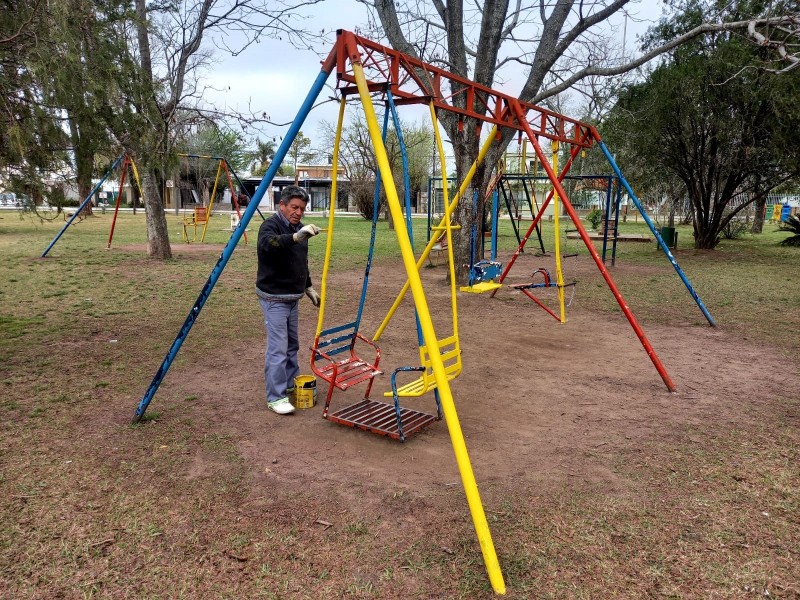 El municipio continúa con la refuncionalización y mantenimiento de espacios verdes