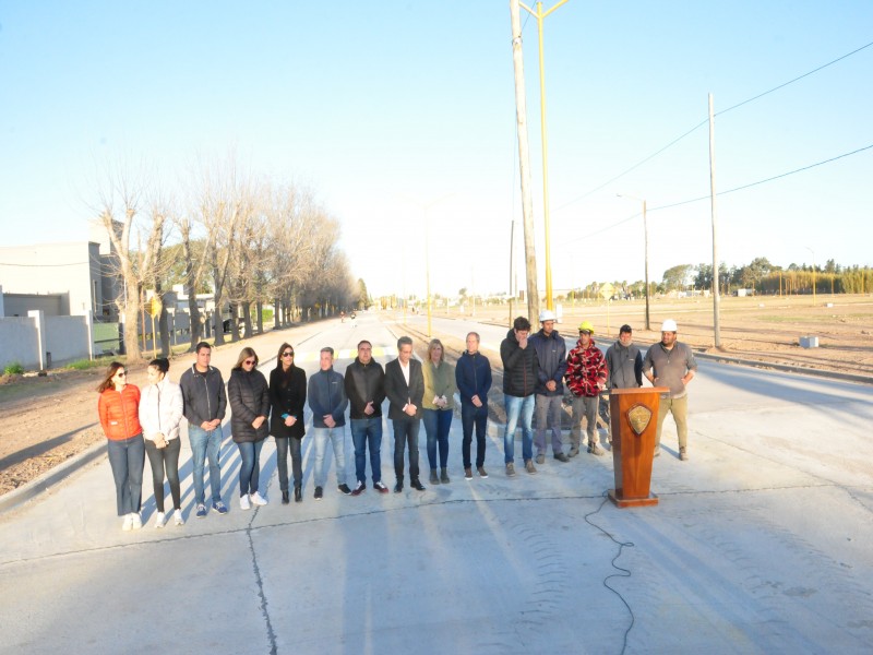 Se inauguró la obra de pavimentación de Av. Las Margaritas