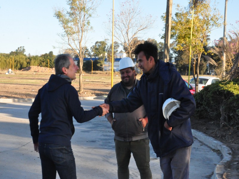 Se inauguró la obra de pavimentación de Av. Las Margaritas