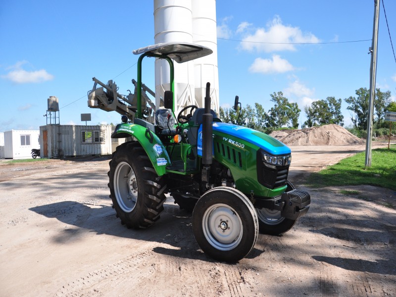 Nuevo tractor se incorpora al Parque Automotor Municipal
