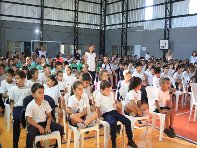 Bernarte participó de la inauguración del SUM en el Centro Educativo Hipólito Bouchard