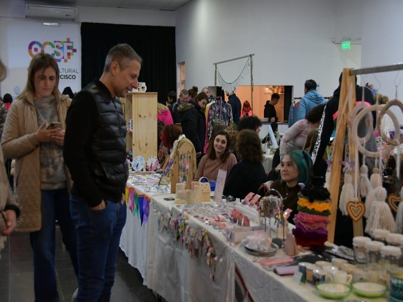 Con gran éxito se desarrolló la Feria Mujeres Emprendedoras, especial Día del Amigo