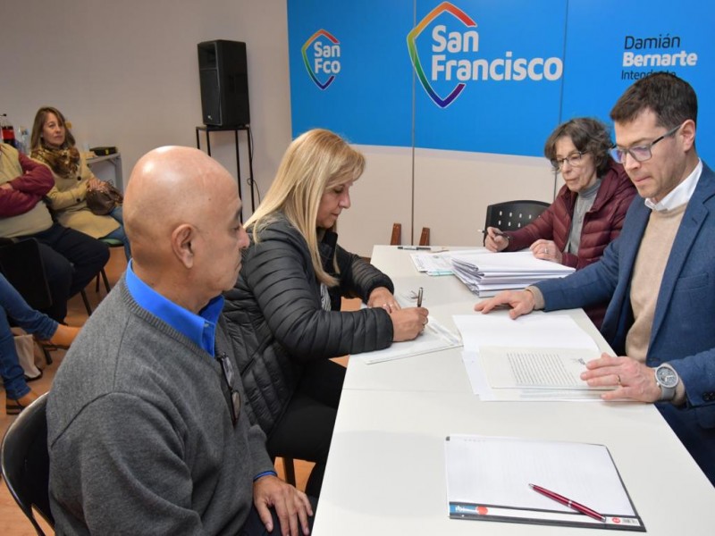 24 familias de la ciudad accedieron a su escritura