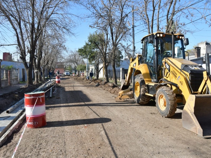 Avanza a buen ritmo la obra de cordón cuenta en barrio Parque