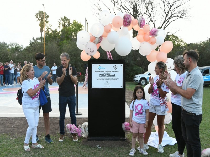 Se inauguró una nueva cancha de Básquet en la plaza de barrio Savio