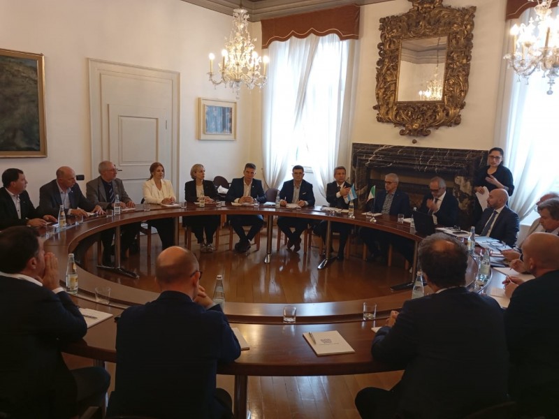 Bernarte se reunió con empresarios de Udine y visitó laboratorios de la industria 4.0