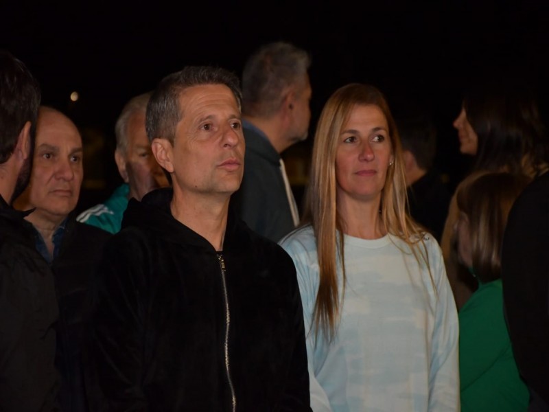 Bernarte inauguró la iluminación de la avenida de los Inmigrantes en Plaza San Francisco