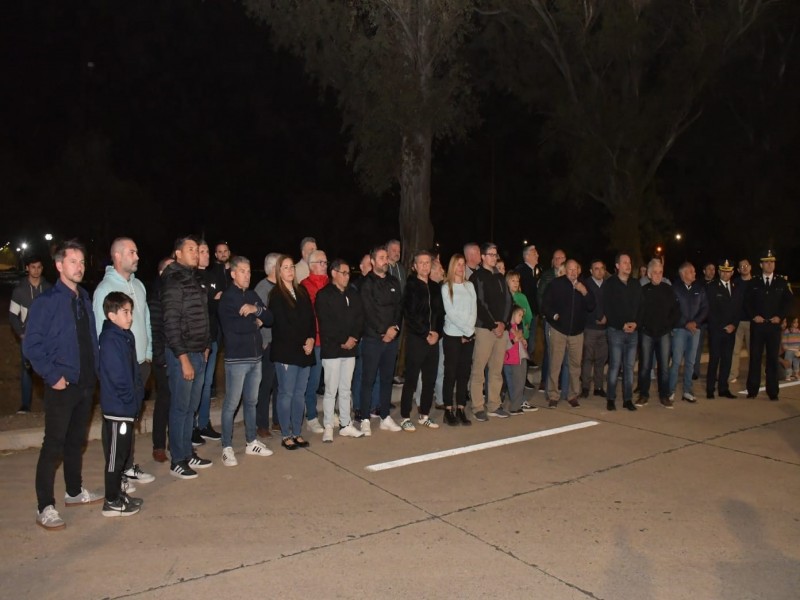 Bernarte inauguró la iluminación de la avenida de los Inmigrantes en Plaza San Francisco