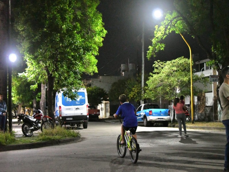 Se habilitaron nuevas luces LED en los barrios Hospital y San Francisco