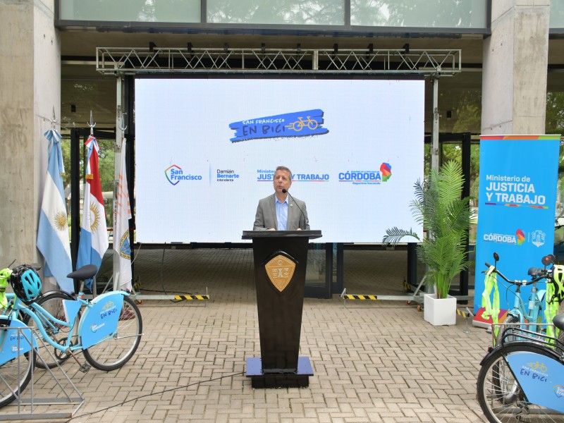 Provincia entregó bicicletas del programa “Re- Circulando” y fue presentado el programa municipal “San Francisco en Bici”  