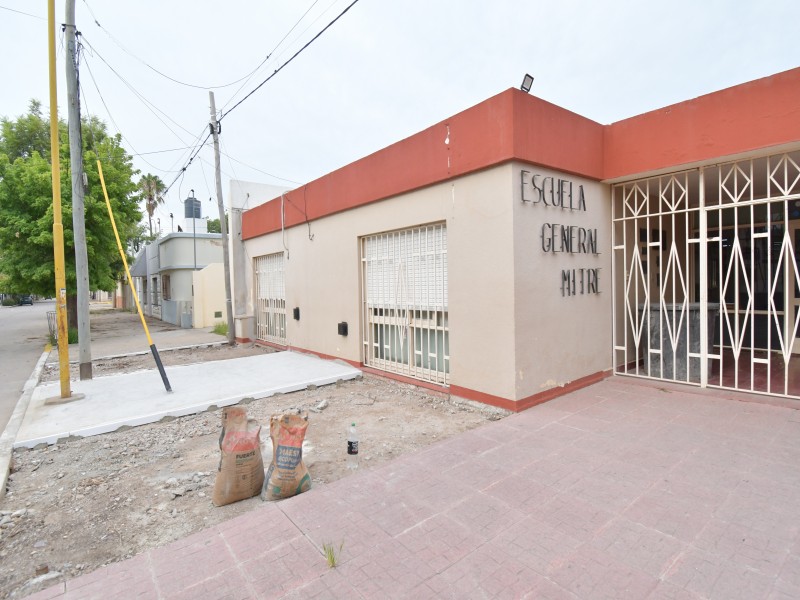 Bernarte recorrió obras de mantenimiento y mejoras en escuelas de la ciudad