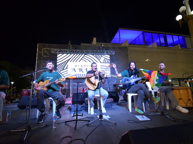 Con música y alegría pasó una nueva noche de la Peatonal San Francisco