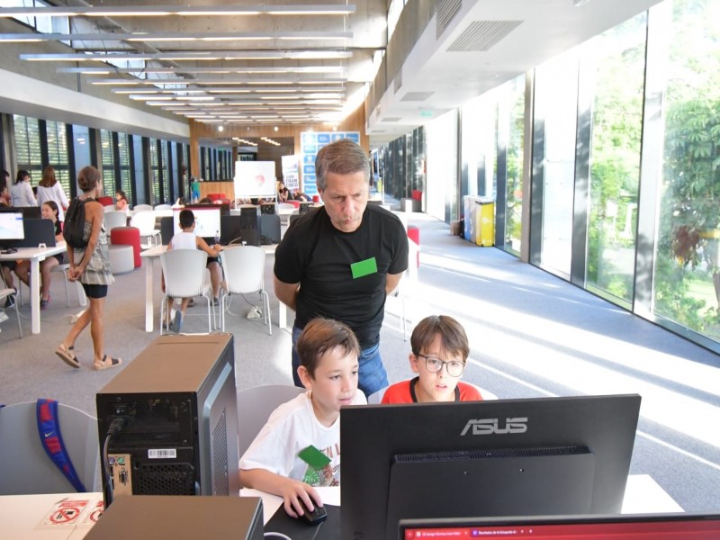 Cada vez más niños y adolescentes participan de la Escuelita Tecnológica de Verano