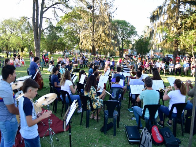 La Orquesta Sinfónica Juvenil realizó una presentación en barrio El Prado