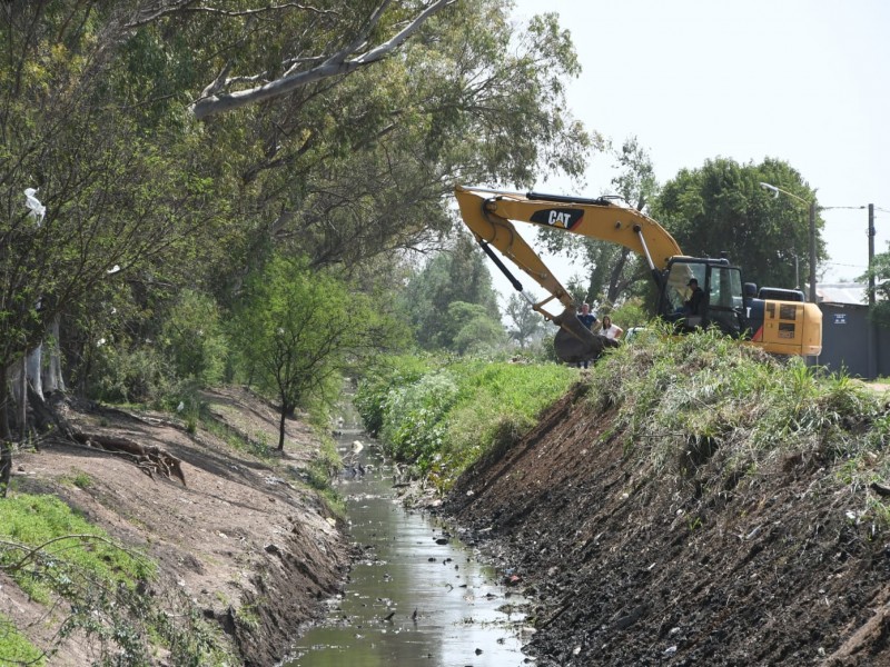 El municipio continúa con la limpieza y mantenimiento de canales
