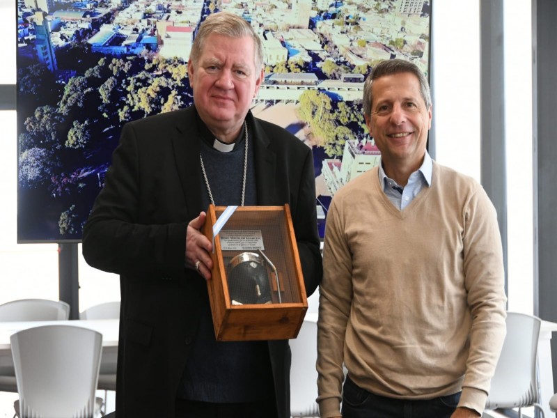 El intendente Damián Bernarte recibió al nuncio apostólico en la Argentina